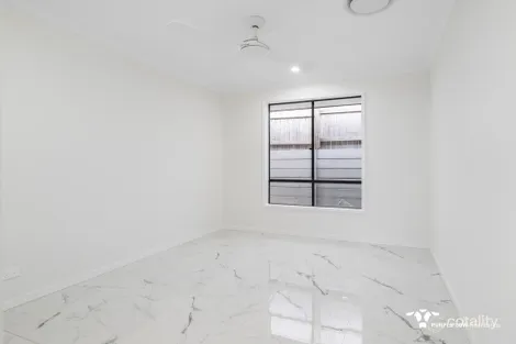 Property photo of 4 Hamersley Court Spring Mountain QLD 4300