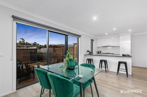 Property photo of 28 Sherwood Road Chirnside Park VIC 3116