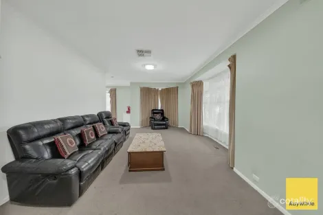 Property photo of 33 Honour Avenue Wyndham Vale VIC 3024