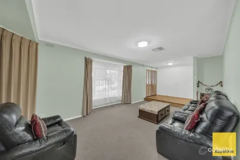 Property photo of 33 Honour Avenue Wyndham Vale VIC 3024