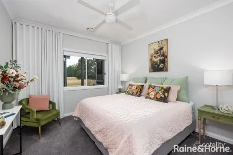 Property photo of 6 Cedar Place Springvale NSW 2650