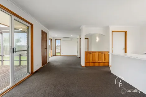 Property photo of 11 Natalie Court Hastings VIC 3915