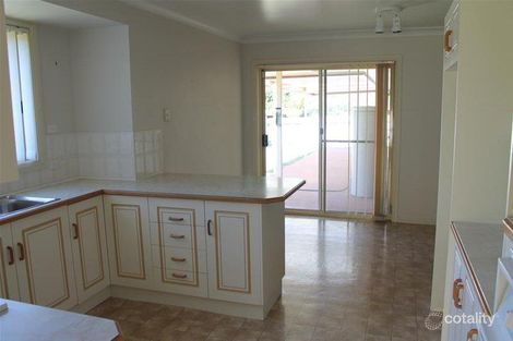 Property photo of 2 Shanklin Close Bomaderry NSW 2541