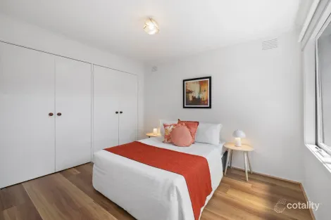 Property photo of 43 Konrads Crescent Mill Park VIC 3082