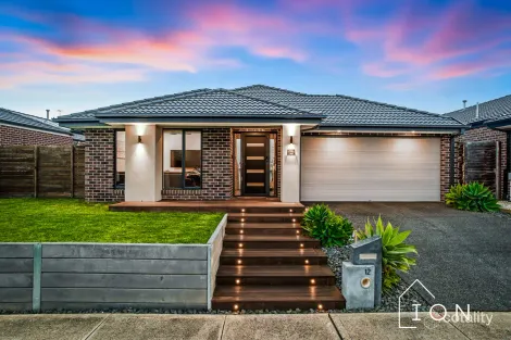 12 Freshman Ave, Clyde, VIC 3978