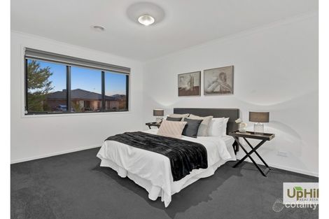 Property photo of 17 Gilcambon Way Clyde North VIC 3978