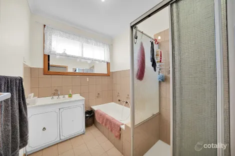 Property photo of 14 Douglas Avenue St Albans VIC 3021