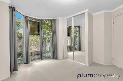 Property photo of 6/15 Clarence Road Indooroopilly QLD 4068