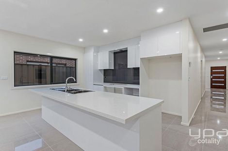 Property photo of 5 Tephra Crescent Craigieburn VIC 3064