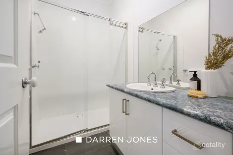 Property photo of 5 Ruby Lane Greensborough VIC 3088