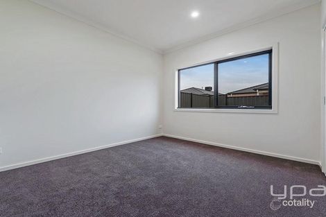Property photo of 5 Tephra Crescent Craigieburn VIC 3064