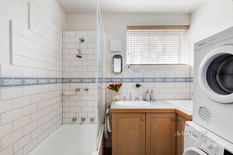 Property photo of 1/8 Grimshaw Street Greensborough VIC 3088