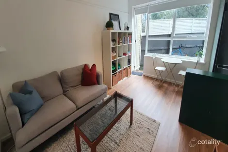 2/15 Railway Pde, Murrumbeena, VIC 3163