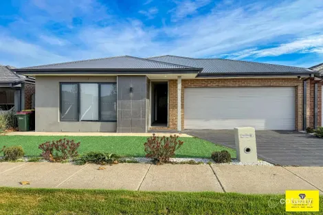 Property photo of 13 Willaroy Boulevard Donnybrook VIC 3064