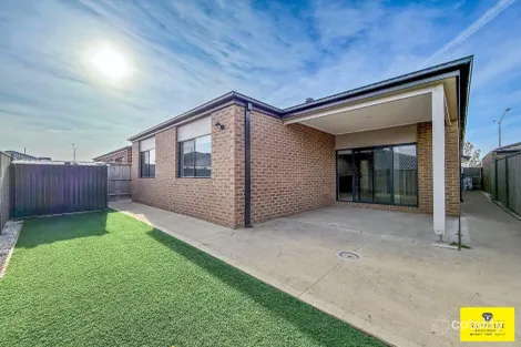 Property photo of 13 Willaroy Boulevard Donnybrook VIC 3064