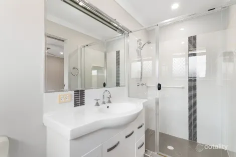 Property photo of 33 Tranquility Drive Rothwell QLD 4022