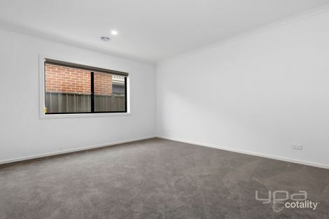 Property photo of 16 Maribyrnong Way Cobblebank VIC 3338