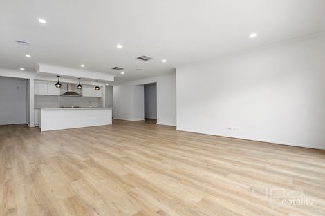 Property photo of 16 Maribyrnong Way Cobblebank VIC 3338