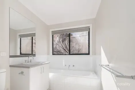 Property photo of 19 Bronze Drive Kangaroo Flat VIC 3555