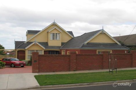 11 Upland Rd, Strathmore, VIC 3041