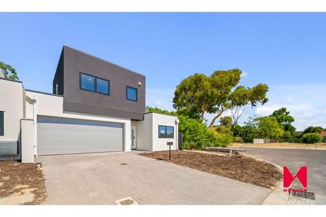 34 Yallambee Way, Queens Park, WA 6107