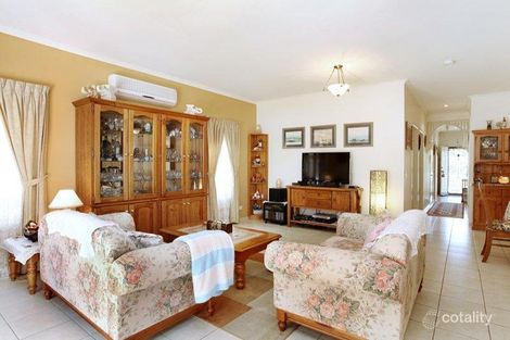 Property photo of 11 Como Glen Caroline Springs VIC 3023