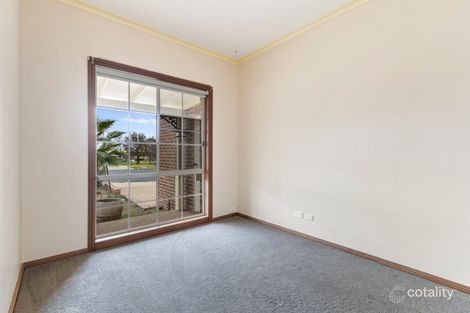 Property photo of 8 Jabiru Place Glenfield Park NSW 2650