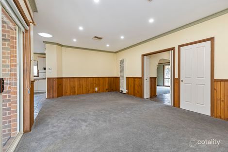 Property photo of 8 Jabiru Place Glenfield Park NSW 2650