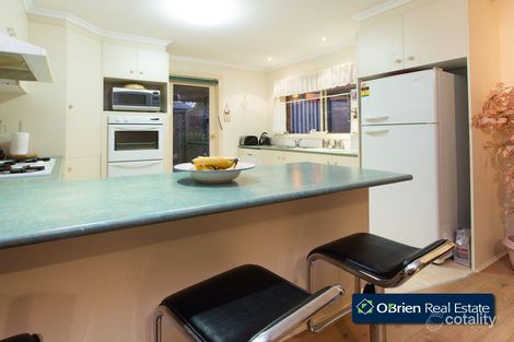 Property photo of 4 Playford Close Berwick VIC 3806