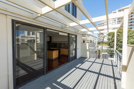 Property photo of 17 Beacon Vista Port Melbourne VIC 3207