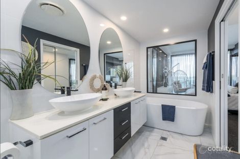 Property photo of 4401/5 Harbour Side Court Biggera Waters QLD 4216