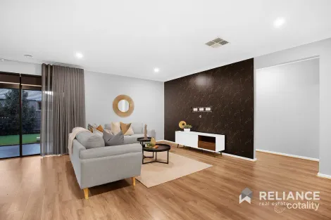 Property photo of 18 Bewick Way Werribee VIC 3030