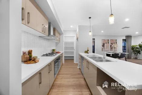 Property photo of 18 Bewick Way Werribee VIC 3030