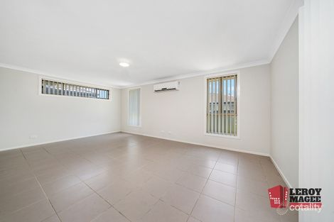 Property photo of 49 Finsbury Circuit Ropes Crossing NSW 2760