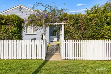 6 Elliott St, Silkstone, QLD 4304