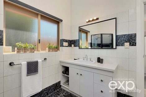 Property photo of 1 Red Wattle Place Wynn Vale SA 5127