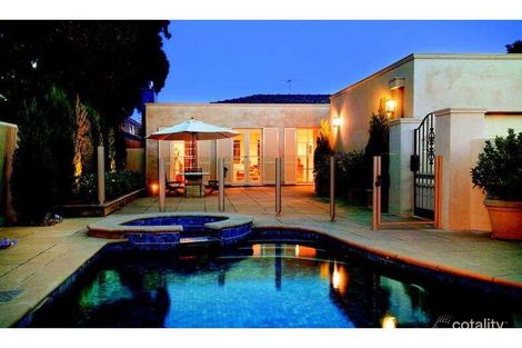 Property photo of 14 Nareeb Court Toorak VIC 3142