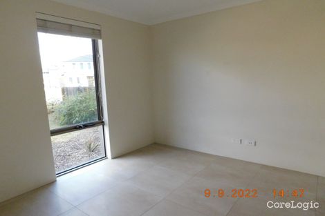 8 Aquaviva Cir, Viveash, WA 6056