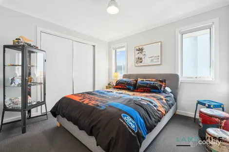 Property photo of 4 Topsails Close Werribee South VIC 3030