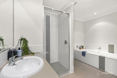 Property photo of 3 Higgs Circuit Wynnum West QLD 4178