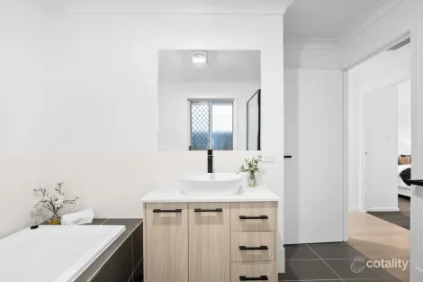 Property photo of 13 McDermott Way Ripley QLD 4306