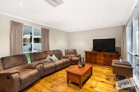 Property photo of 17 Tyntynder Close Berwick VIC 3806