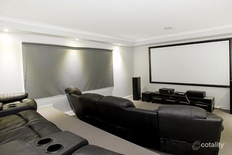 Property photo of 27 Ultimo Walk Taylors Hill VIC 3037