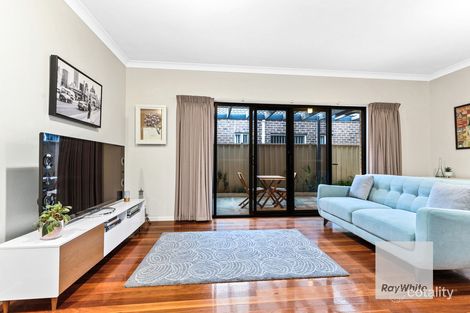 Property photo of 10 St Vincent Way Caroline Springs VIC 3023