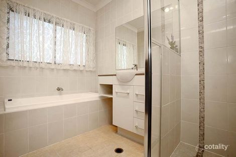 Property photo of 10 Spa Street Holland Park West QLD 4121