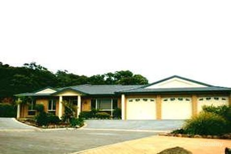 4 Bloodwood Cl, Caves Beach, NSW 2281