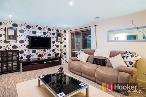 Property photo of 2 Suffolk Court Cranbourne North VIC 3977