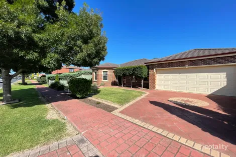 39 Shaftsbury Bvd, Point Cook, VIC 3030