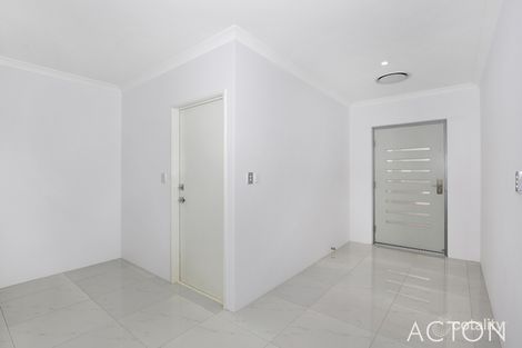 Property photo of 6 Jennerae Bend Halls Head WA 6210