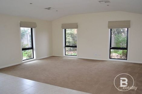 48 Lake St, Wendouree, VIC 3355